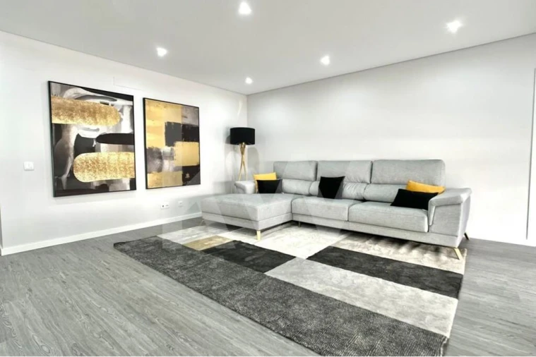 Apartamento T1 para Venda em Quelfes Foto 16