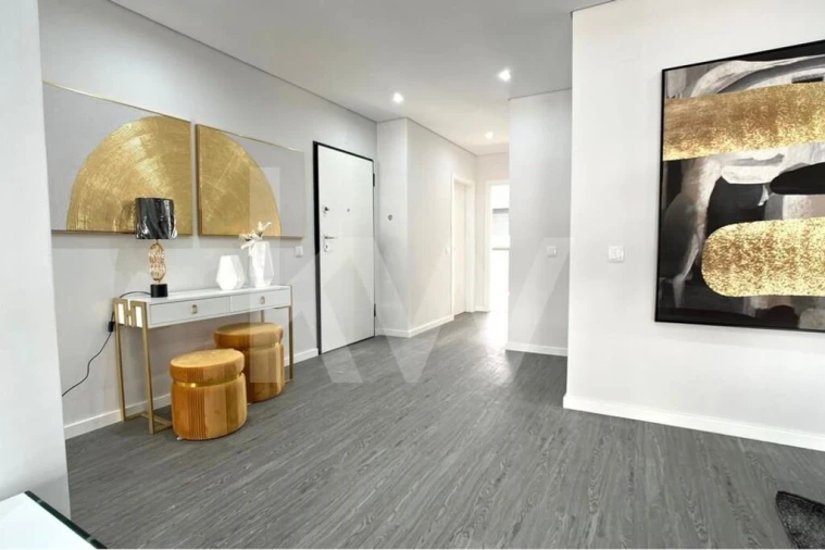 Apartamento T1 para Venda em Quelfes Foto 21