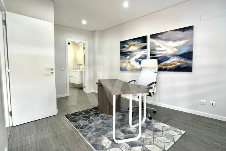 Apartamento T1 para Venda em Quelfes Foto 23