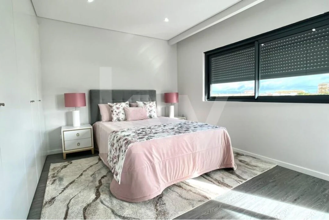 Apartamento T1 para Venda em Quelfes Foto 26