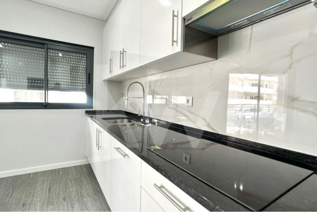 Apartamento T1 para Venda em Quelfes Foto 7