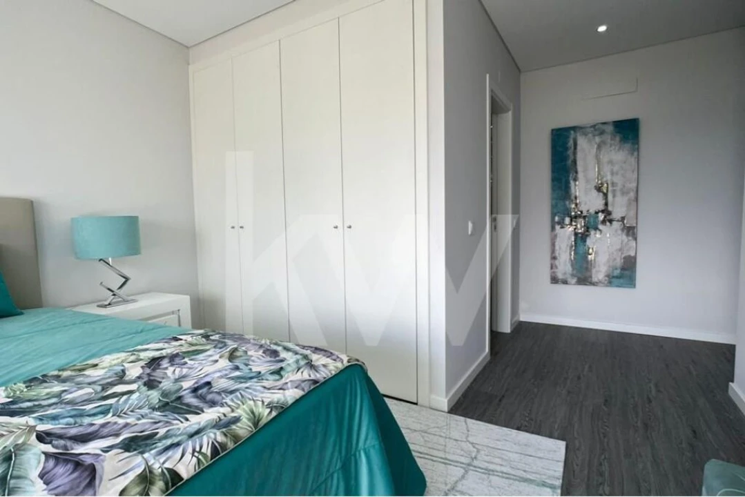 Apartamento T1 para Venda em Quelfes Foto 19