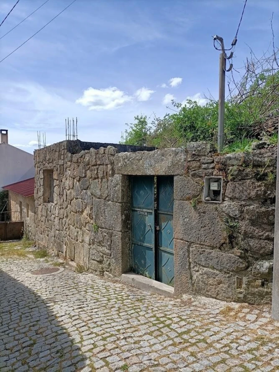 Moradia T1 para Venda em Guarda Foto 2