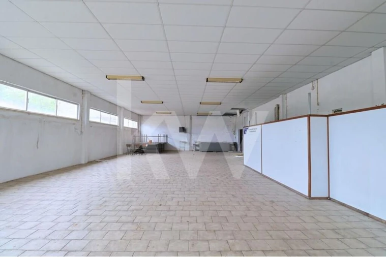 Prédio para Venda em São Mamede Foto 26