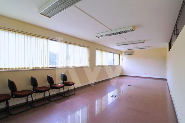 Prédio para Venda em São Mamede Foto 11