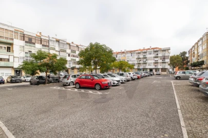 Apartamento T2 para Venda em Agualva e Mira-Sintra