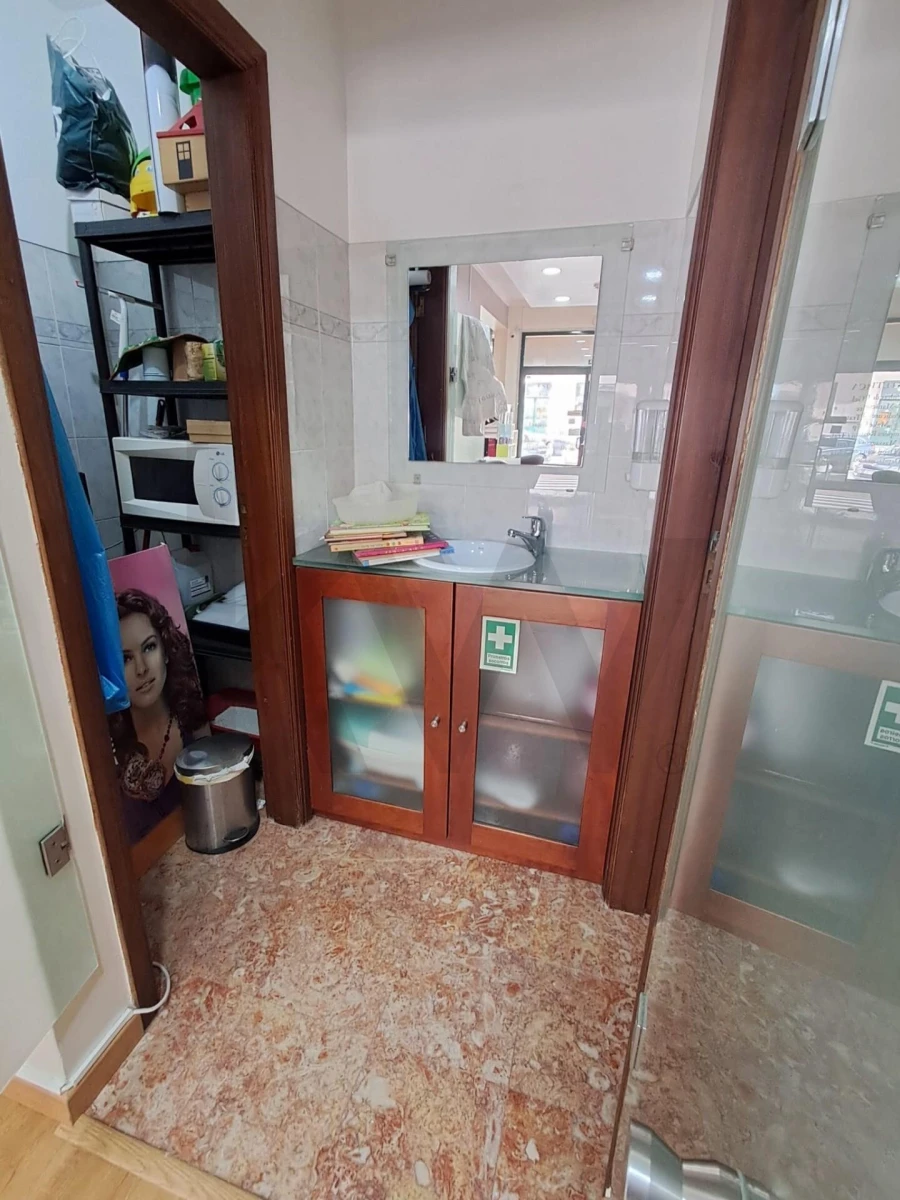 Loja para Trespasse em São João das Lampas e Terrugem Foto 11