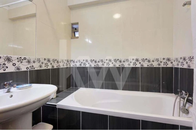 Moradia T4 para Venda em Eirado Foto 16