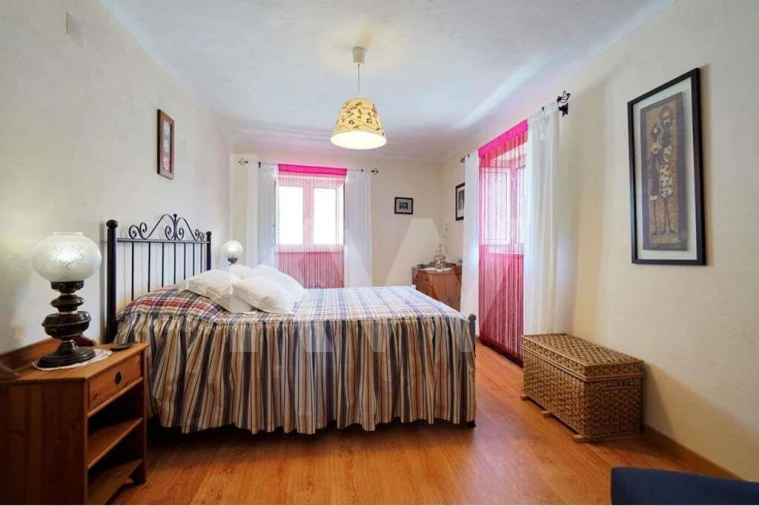 Moradia T4 para Venda em Eirado Foto 9