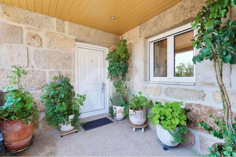 Moradia T4 para Venda em Eirado Foto 1