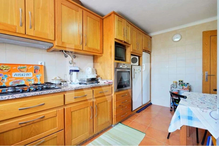 Moradia T4 para Venda em Eirado Foto 8