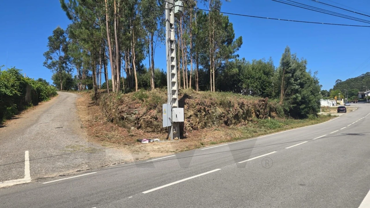 Terreno para Venda em Arrifana Foto 1