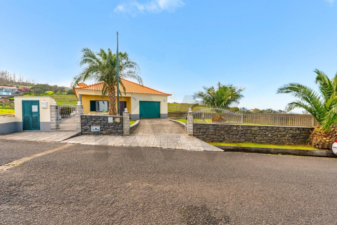 Moradia T3 para Venda em Achadas da Cruz Foto 28