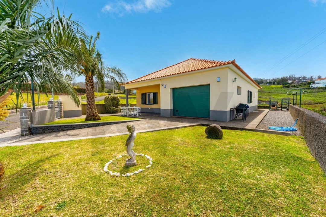 Moradia T3 para Venda em Achadas da Cruz Foto 25