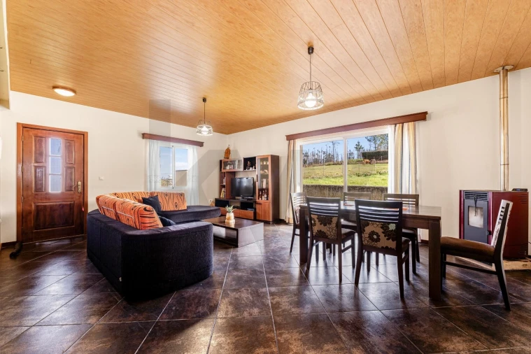 Moradia T3 para Venda em Achadas da Cruz Foto 10