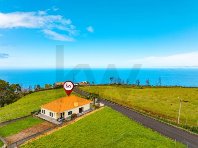 Moradia T3 para Venda em Achadas da Cruz Foto 2