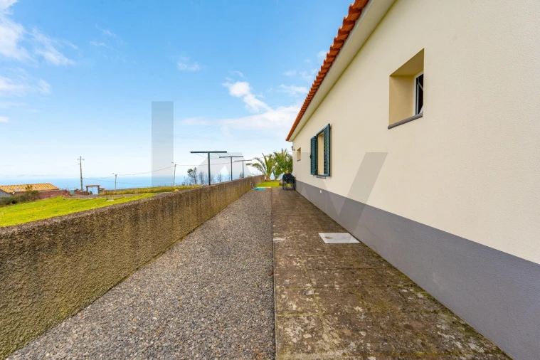 Moradia T3 para Venda em Achadas da Cruz Foto 29
