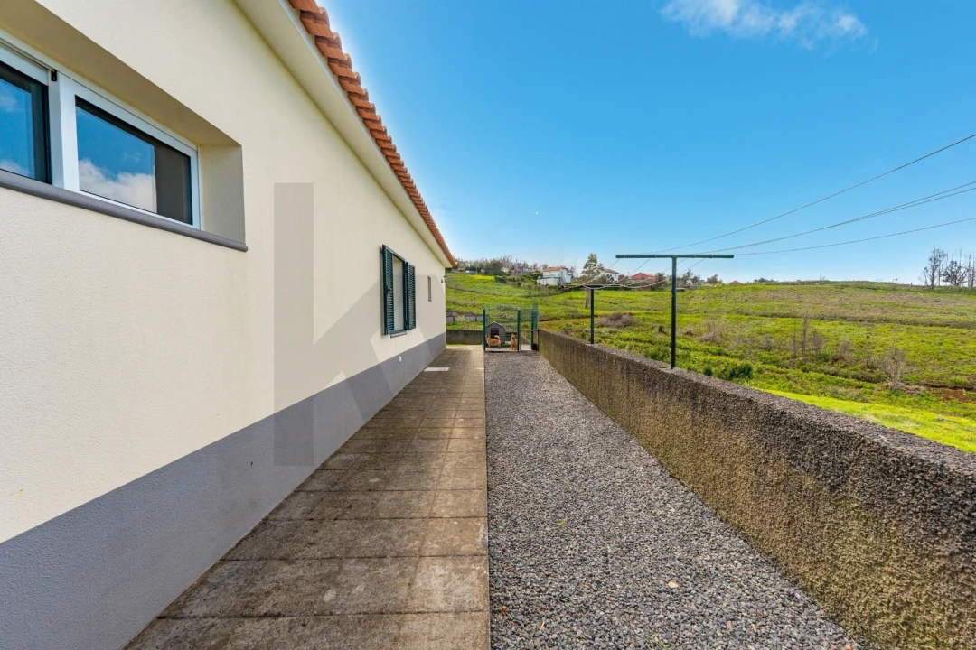 Moradia T3 para Venda em Achadas da Cruz Foto 27