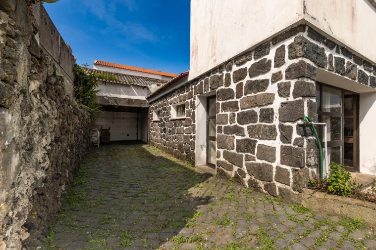 Moradia T3 para Venda em Pico da Pedra Foto 2