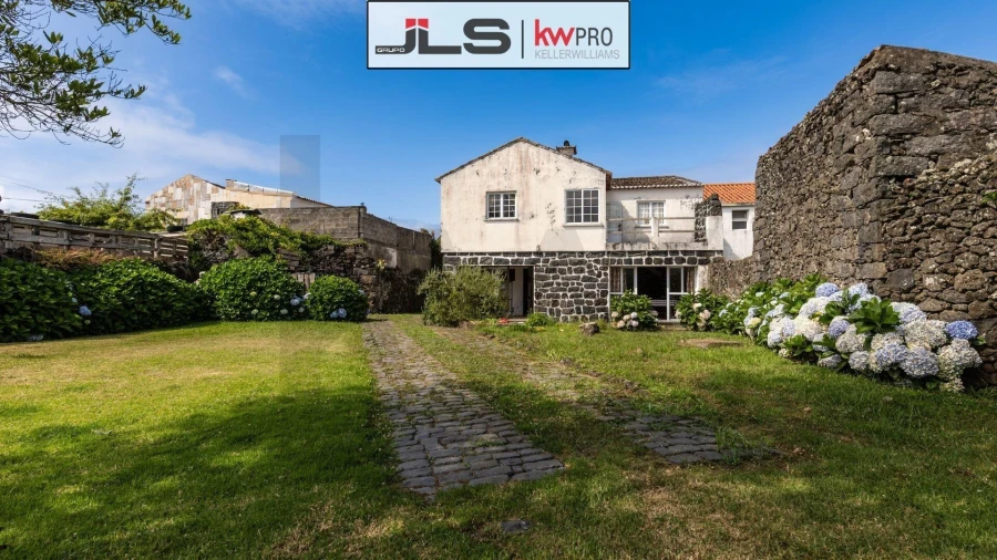 Moradia T3 para Venda em Pico da Pedra Foto 1