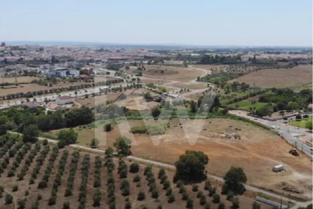 Terreno para Venda em Évora (São Mamede, Sé, São Pedro e Santo Antão) Foto 1