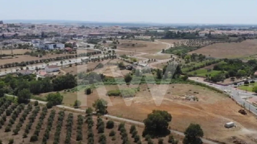 Terreno para Venda em Évora (São Mamede, Sé, São Pedro e Santo Antão)