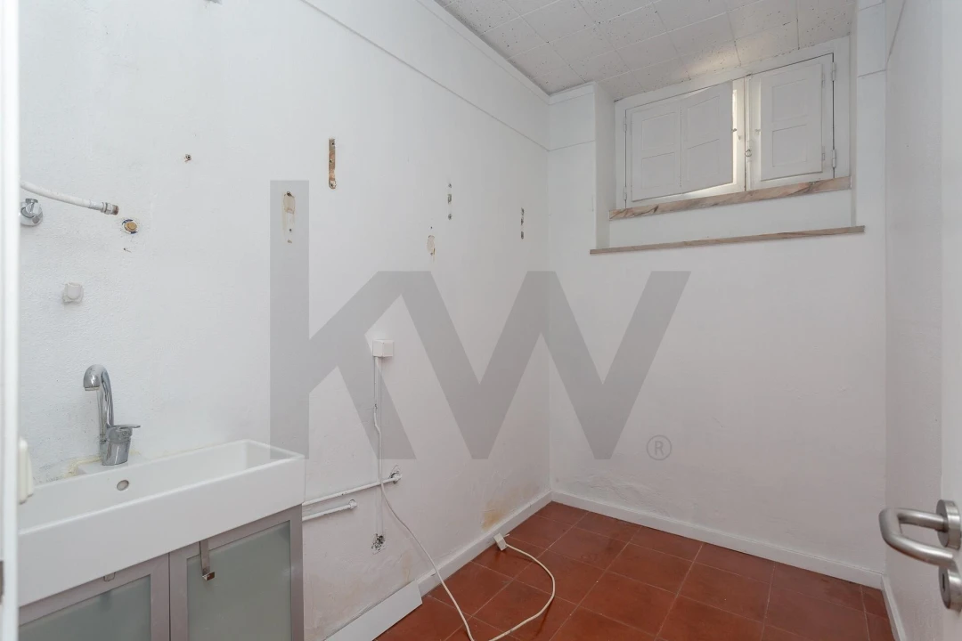 Loja para Venda em Massamá e Monte Abraão Foto 8