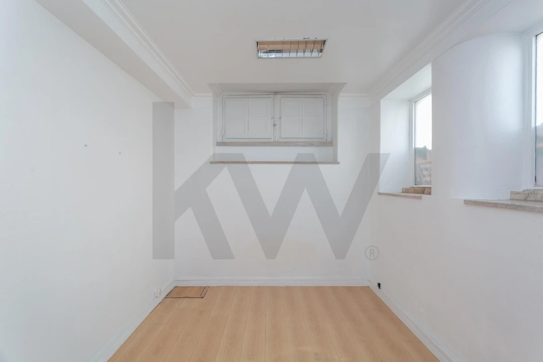 Loja para Venda em Massamá e Monte Abraão Foto 10