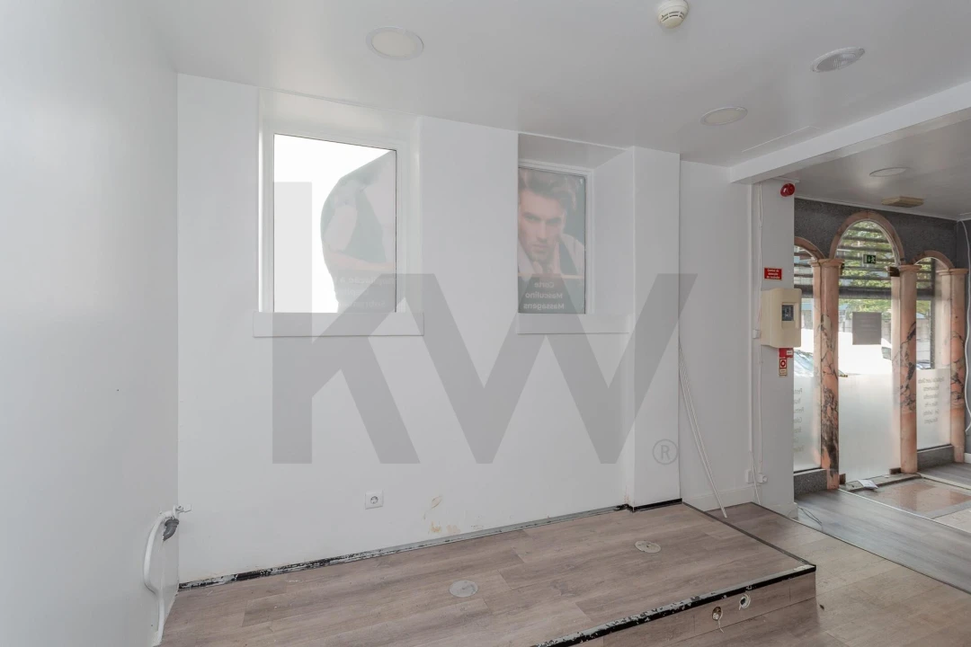 Loja para Venda em Massamá e Monte Abraão Foto 3