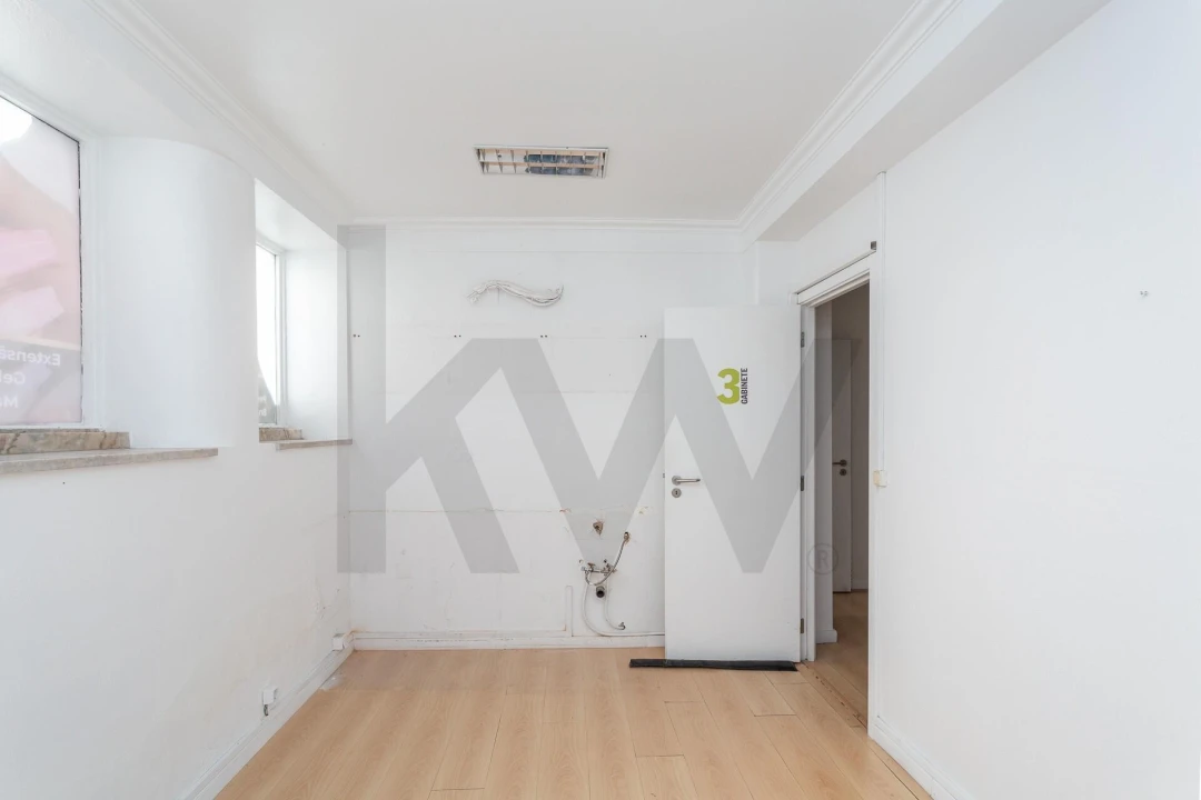 Loja para Venda em Massamá e Monte Abraão Foto 11