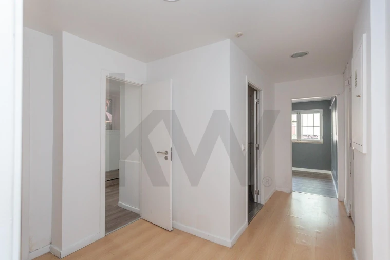 Loja para Venda em Massamá e Monte Abraão Foto 6