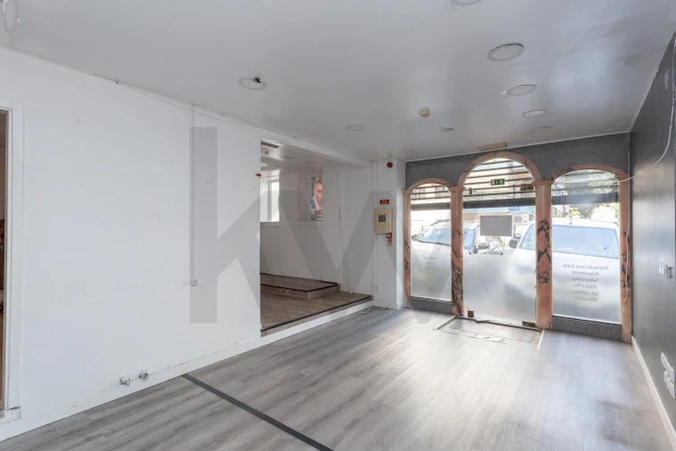 Loja para Venda em Massamá e Monte Abraão Foto 2