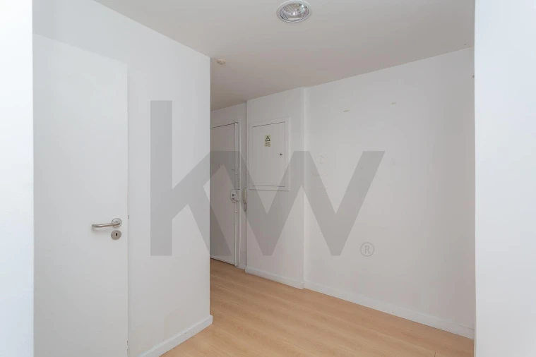 Loja para Venda em Massamá e Monte Abraão Foto 7