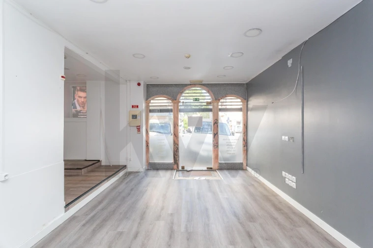 Loja para Venda em Massamá e Monte Abraão Foto 21