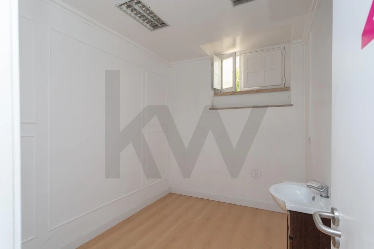 Loja para Venda em Massamá e Monte Abraão Foto 12