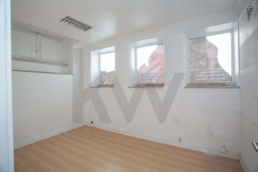 Loja para Venda em Massamá e Monte Abraão Foto 9