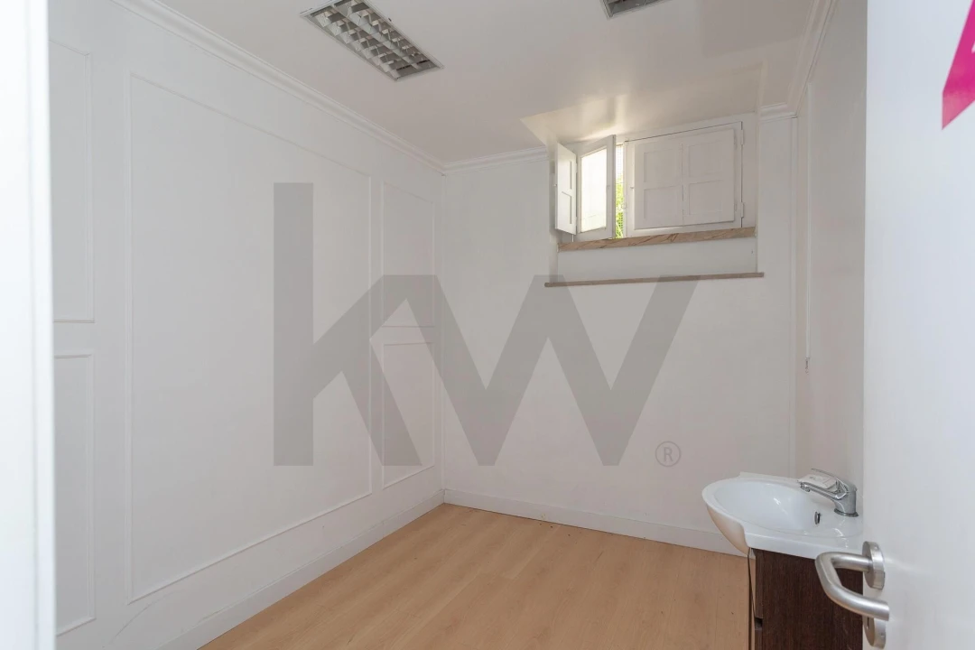 Loja para Venda em Massamá e Monte Abraão Foto 12