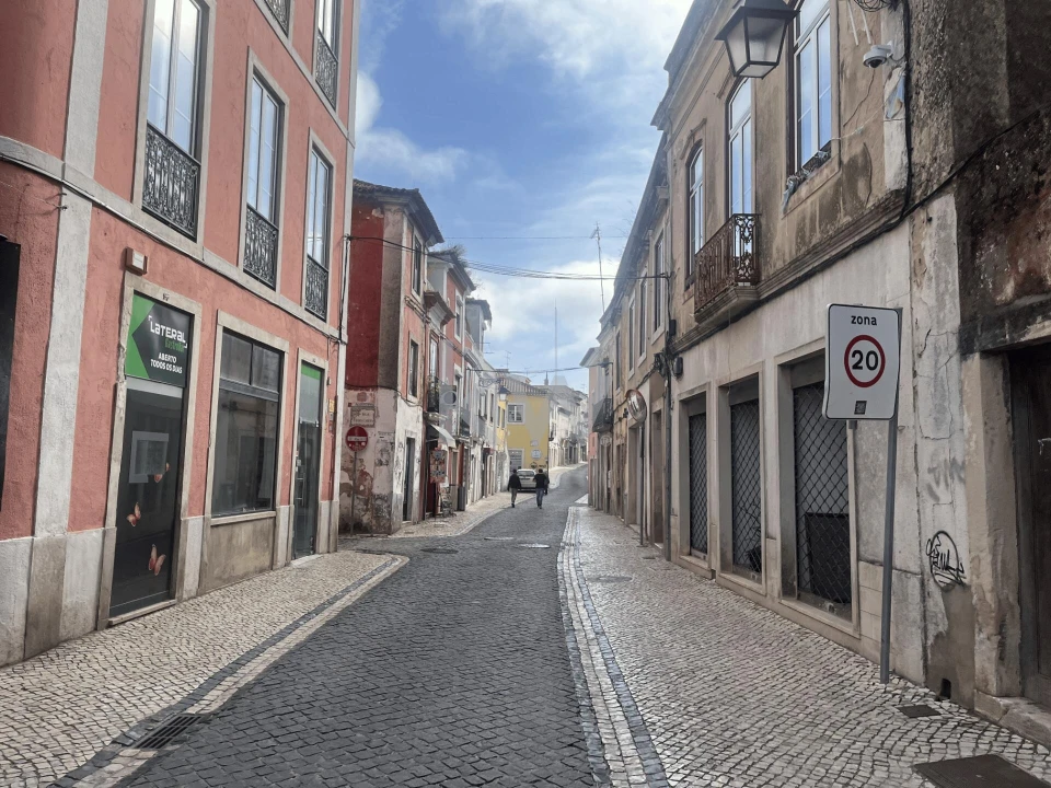 Prédio para Venda em Romeira e Várzea Foto 4
