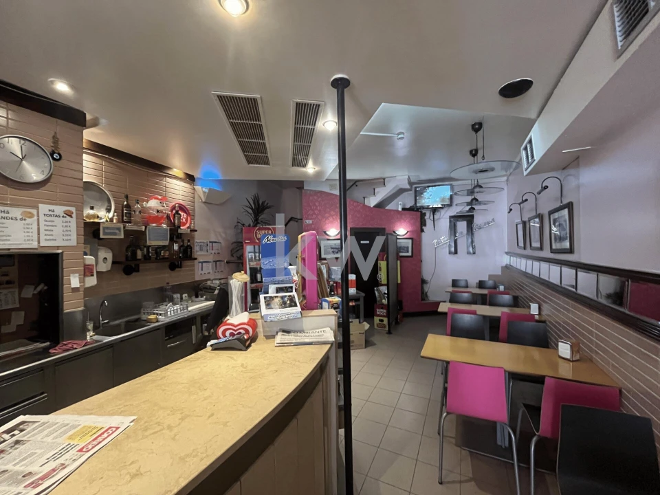 Prédio para Venda em Romeira e Várzea Foto 5