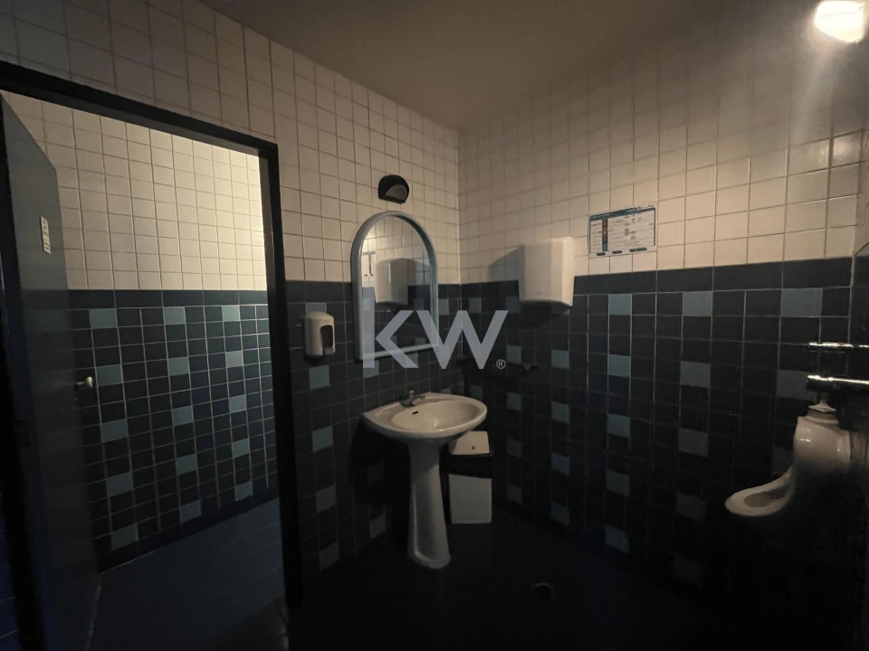 Prédio para Venda em Romeira e Várzea Foto 11