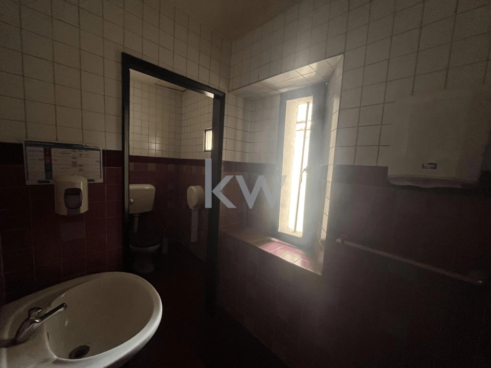 Prédio para Venda em Romeira e Várzea Foto 12