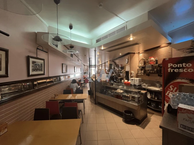 Prédio para Venda em Romeira e Várzea Foto 7