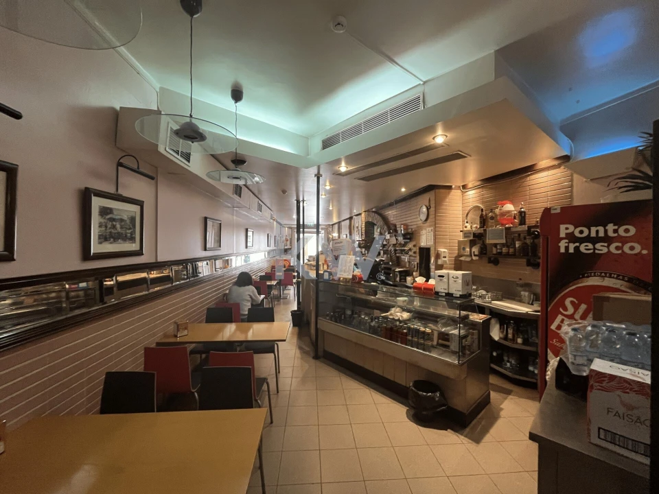 Prédio para Venda em Romeira e Várzea Foto 6