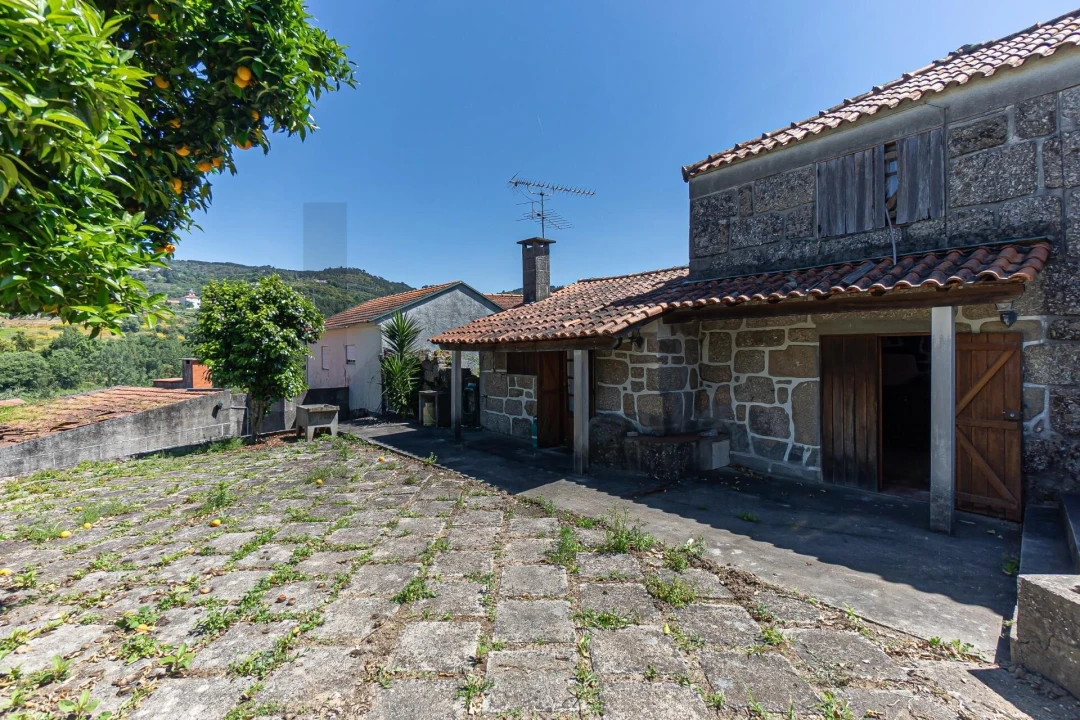 Moradia T3 para Venda em Santa Cruz do Douro e São Tomé de Covelas Foto 2