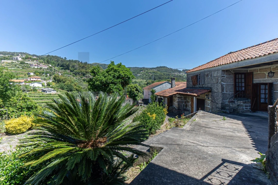 Moradia T3 para Venda em Santa Cruz do Douro e São Tomé de Covelas Foto 31