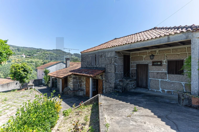Moradia T3 para Venda em Santa Cruz do Douro e São Tomé de Covelas Foto 6