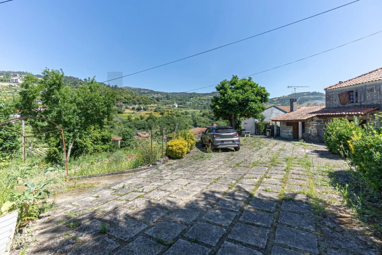 Moradia T3 para Venda em Santa Cruz do Douro e São Tomé de Covelas Foto 30