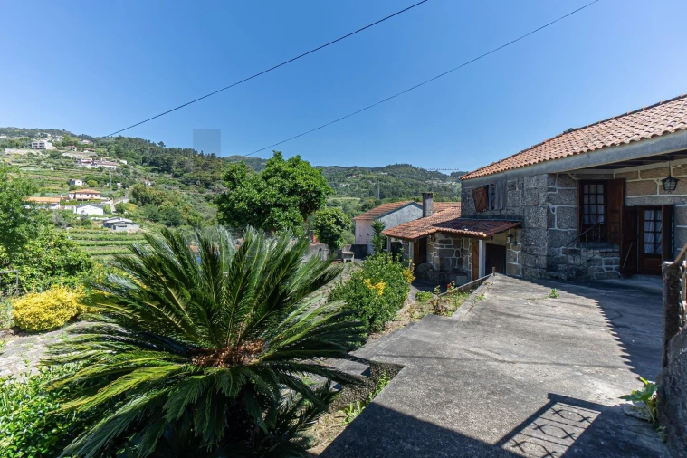 Moradia T3 para Venda em Santa Cruz do Douro e São Tomé de Covelas Foto 31