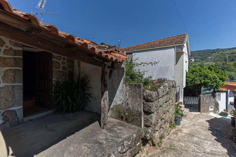 Moradia T3 para Venda em Santa Cruz do Douro e São Tomé de Covelas Foto 8