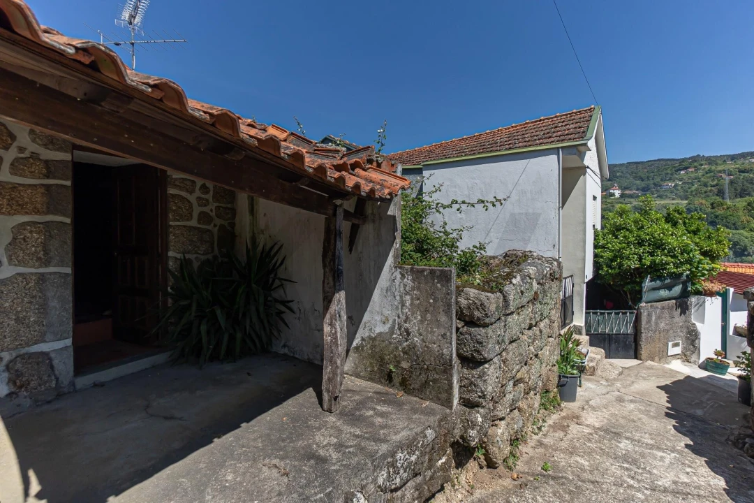 Moradia T3 para Venda em Santa Cruz do Douro e São Tomé de Covelas Foto 8